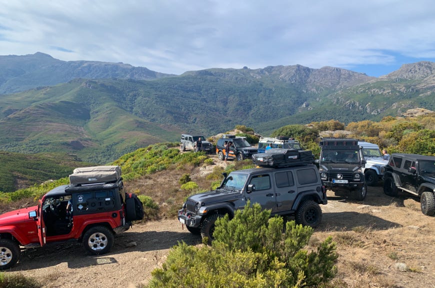 Piste n den Bergen des Cap Corse