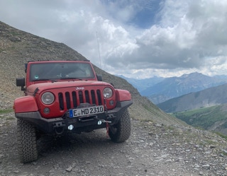 Jeep Wrangler JK in den Westalpen