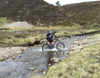 Trek Remedy 9 in den Cairngorm Mountains, Schottland